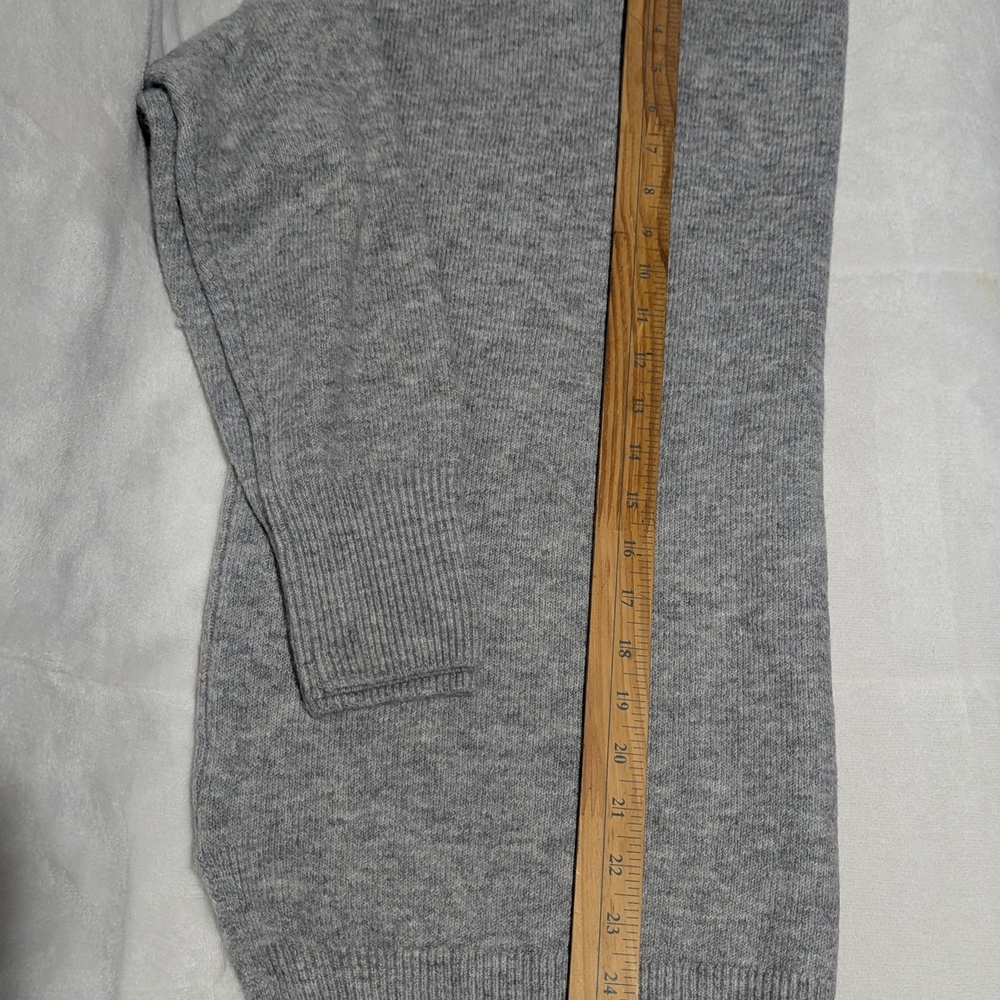 Gray Star Pattern Sweater - Picture 6 of 9